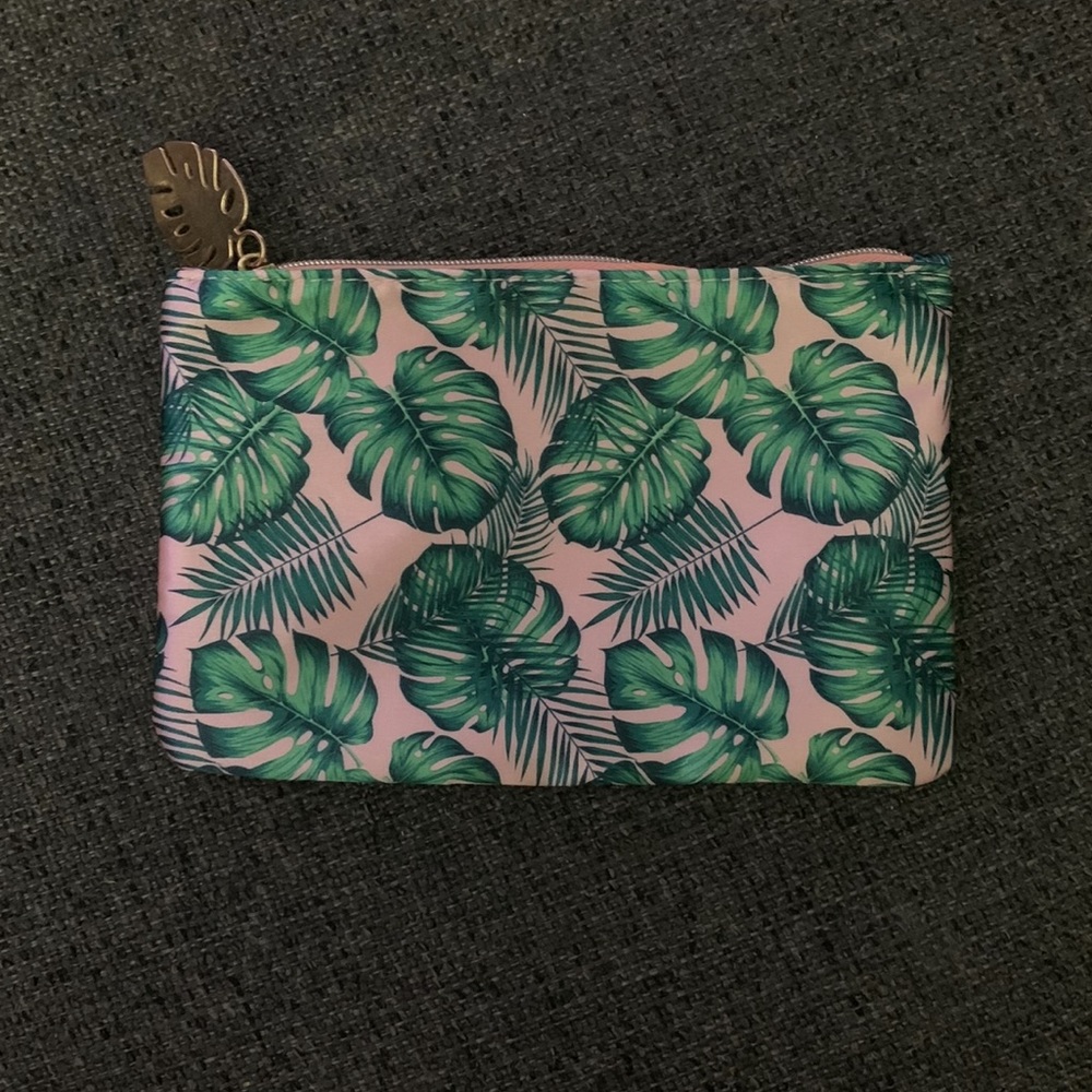 ✨5/$20✨ Ipsy August 2022 Makeup Bag Only